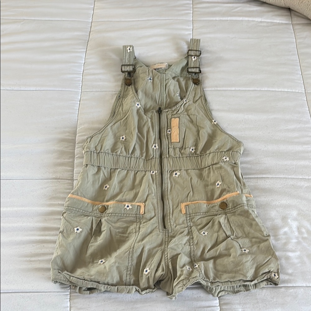 PILCRO Anthropologie Green Floral Embroidered Overalls size small